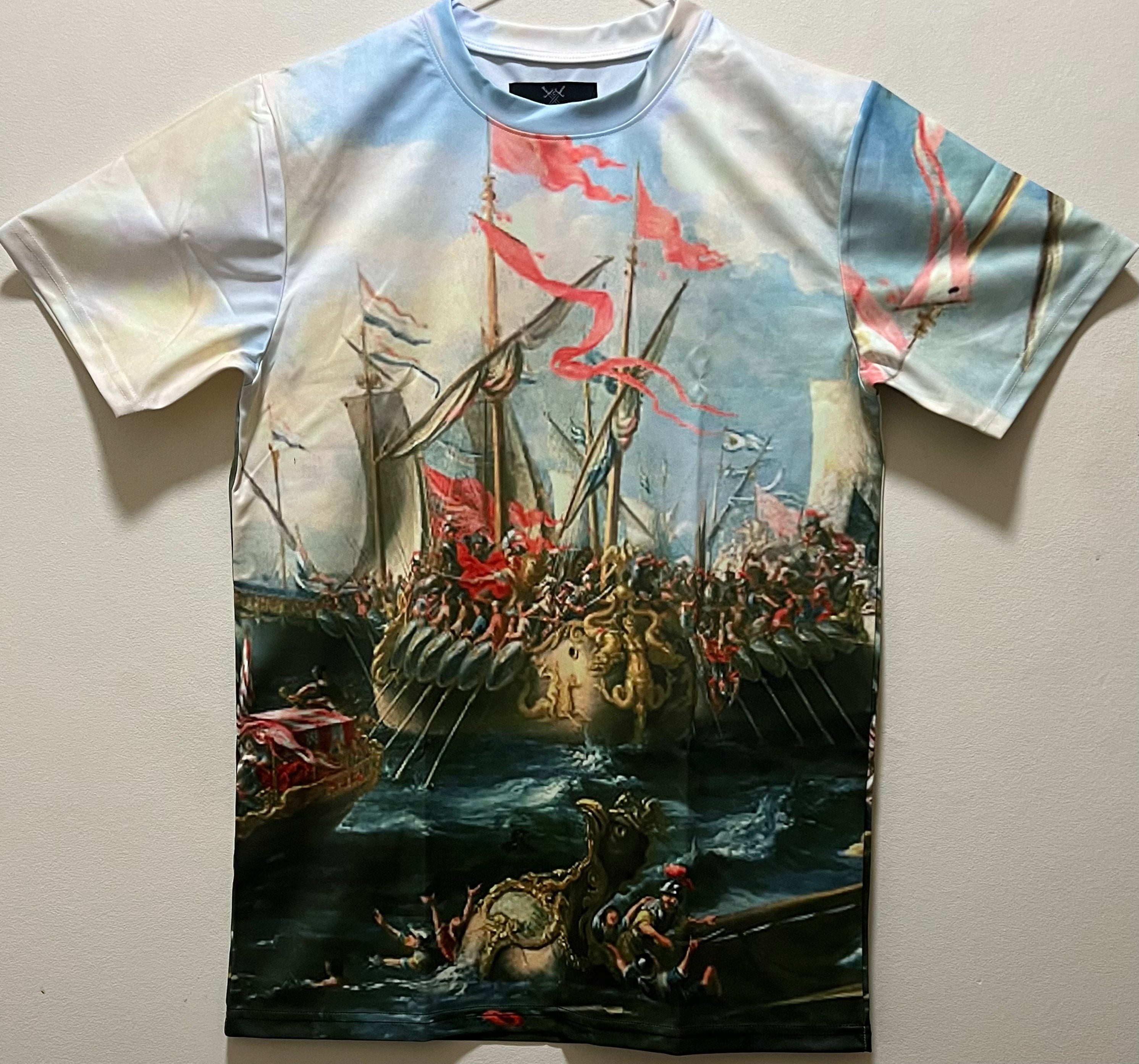 T-Shirt mit Allover-Print der Schlacht von Actium